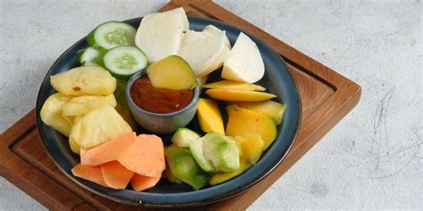 10 Buah Buahan Yang Sering Digunakan Untuk Membuat Rujak