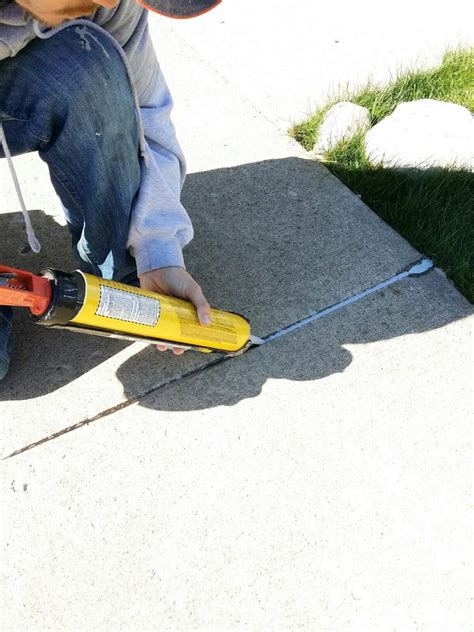 Concrete Caulking Co. – Concrete driveway sidewalk caulking experts