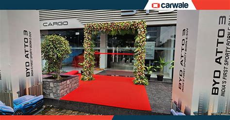 BYD India inaugurates new showroom in Surat - CarWale