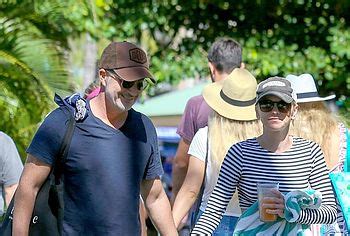 Anna Faris Paparazzi Wet Bikini Beach Photos PlayCelebs Net