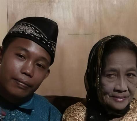 Nenek Rohaya Yang Menikahi Remaja Slamet Dengan Beda Usia 55 Tahun