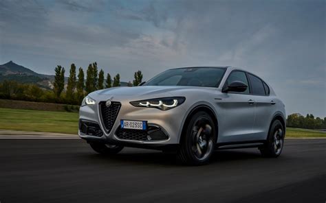 Alfa Romeo Stelvio Veloce 2023 SUV Drive