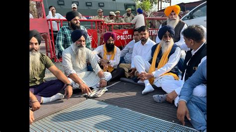 Sangrur Mp Simranjit Singh Mann Continues To Protest At J K Border