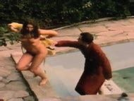 Naked Eva Gross in Unterm Röckchen stößt das Böckchen