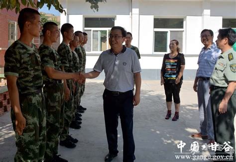 贾忠慧“八一”前夕带队慰问驻县部队官兵图 天水在线