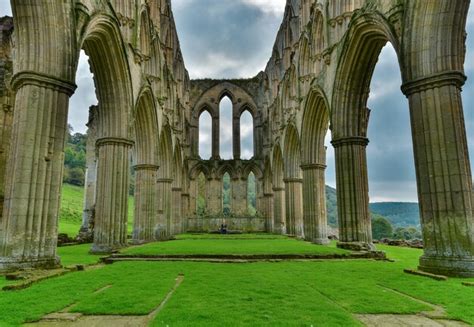 Premium Photo | Rievaulx abbey ruins