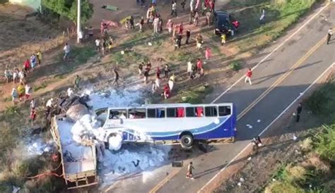 CINCO MORTOS E VINTE CINCO FERIDOS EM ACIDENTE DE ÔNIBUS ROMEIROS