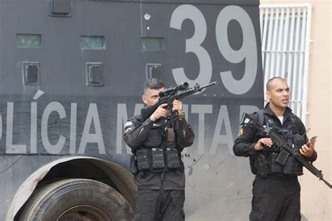 Polícia Militar faz megaoperação em comunidades de Belford Roxo MH Geral