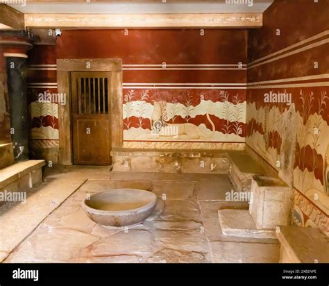 The throne room or Megaron at the Minoan Palace of Knossos on Crete Stock Photo - Alamy