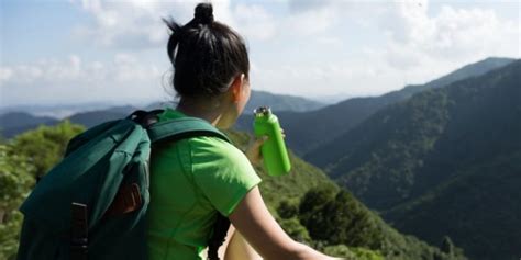 Best Insulated Water Bottles for Hiking of 2025 - Outdoor Shell