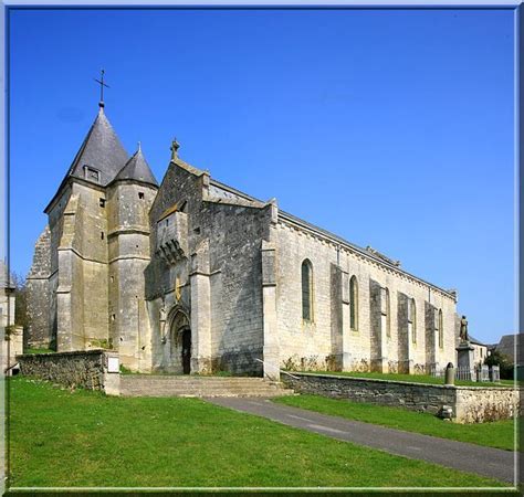 Eglise fortifiée d AOUSTE Château féodal et ruine médiévale Église