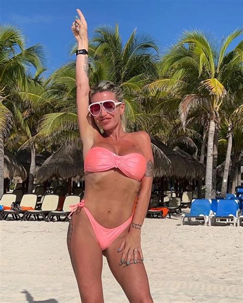 Florencia Peña Mostró Sus Microbikinis Desde México Tn