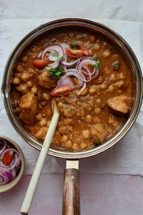 Pakistani Chicken And Chickpea Curry Murgh Cholay