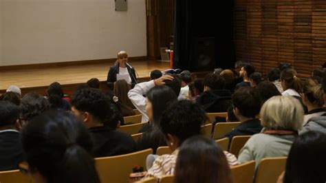 J Venes Estudiantes Participaron Del Conversatorio Sobre Los A Os De