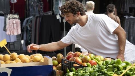 Cómo tramitar y cuánto cuesta el permiso para vender en la calle de