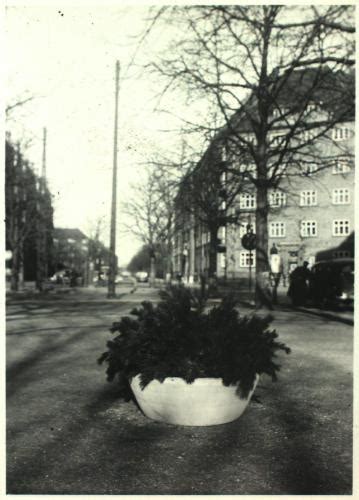 Forslag til blomsterkumme opstillet på Dalgas Boulevard ved Peter Bangs