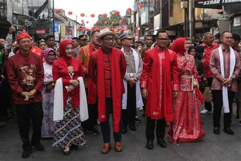 BERITA FOTO Hadiri Cap Go Meh Bogor Ridwan Kamil Pamit Ke Warga