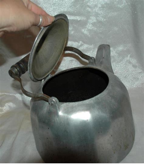 Vintage Wagner Ware Sidney Colonial Tea Kettle Qts