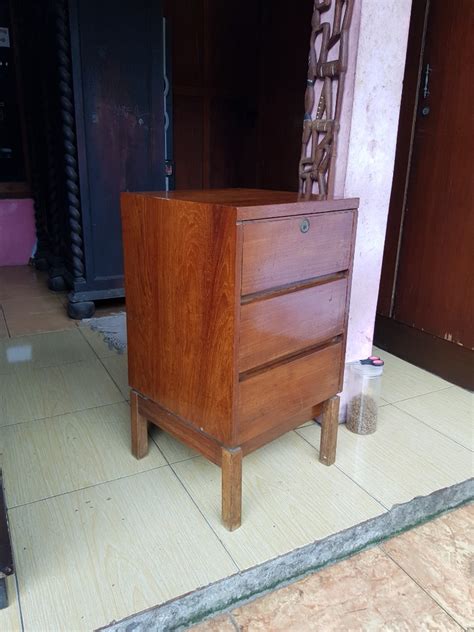 Meja Nakas Kayu Jati Tua Lembaran Vintage Antik Furnitur Di Carousell