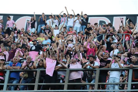 Palermo Padova Via Alla Vendita Libera Tutti In Coda Per I Biglietti