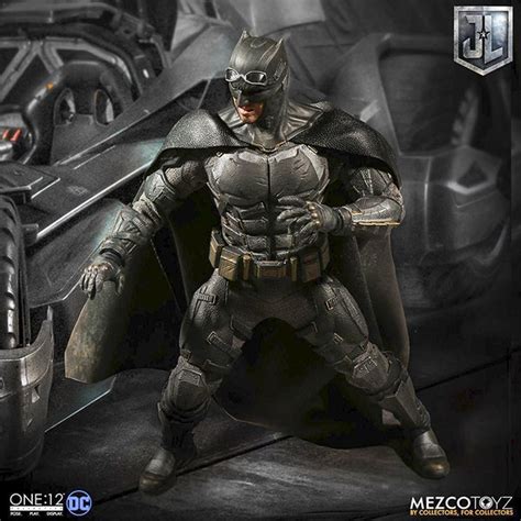 Descubrir 100 Imagen Batman Tactical Suit Mezco Abzlocal Mx