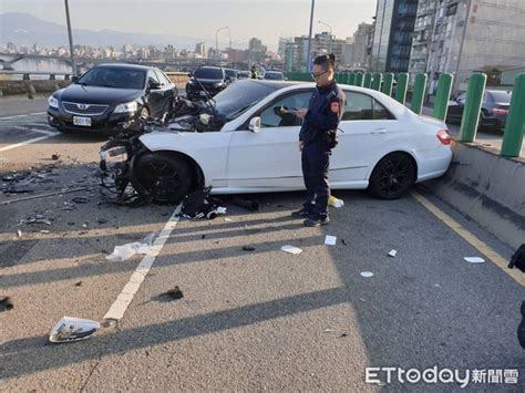 快訊／開工日死亡車禍！台北環快白賓士自撞 駕駛送醫搶救不治 Ettoday社會新聞 Ettoday新聞雲