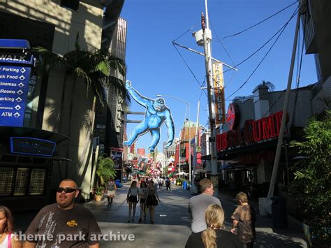 City Walk at Universal City Walk Hollywood | Theme Park Archive