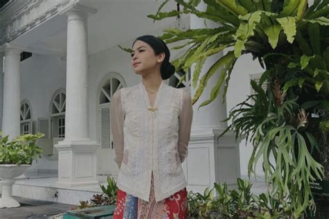 Profil Dan Biodata Maudy Ayunda Agama Suami Menikah Kuliah Lagu