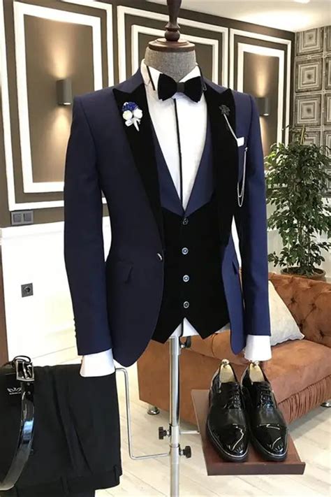 Darnell Bespoke Navy Blue Peaked Lapel Three Pieces Men Suits For