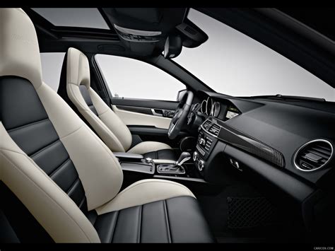 Mercedes-Benz C63 AMG (2012) - Interior | Caricos