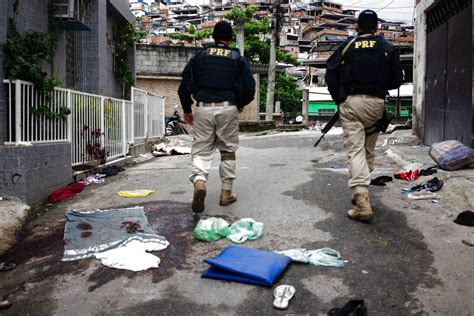 Operação policial deixa 8 mortos e não prende alvo na Vila Cruzeiro no