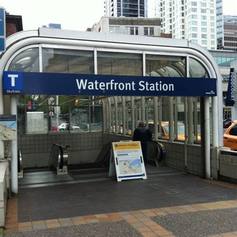 Waterfront Station Downtown Vancouverde Metro İstasyonu