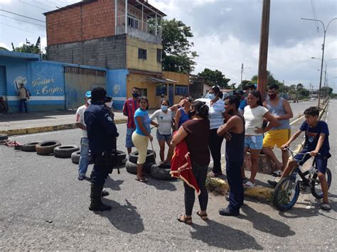 Vecinos De Acarigua Protestan Por Fallas En Servicios De Agua Y Luz