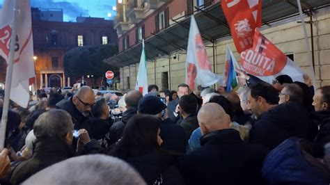 Autonomia Differenziata La Protesta A Bari Sindaci E Sindacati In