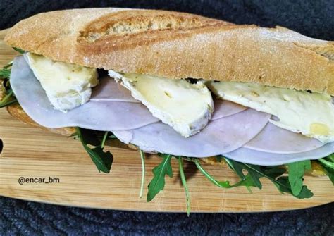 Bocadillo de fiambre de pollo con rúcula y queso trufado Receta de