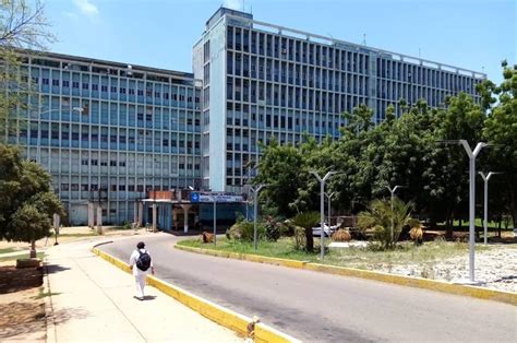 Designado Nuevo Director Del Hospital Universitario De Maracaibo Qu Pasa