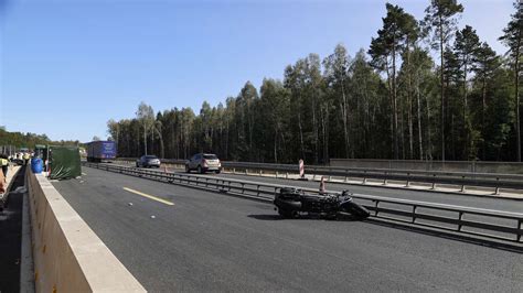 Horror Unfall Auf A Bei N Rnberg Harley Fahrer Kracht Ohne Helm In