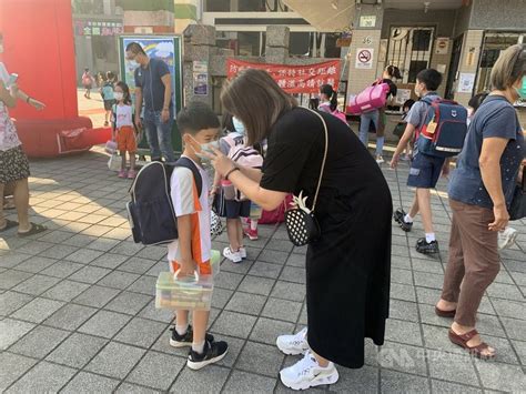 開學首日 六都多校新舊生分流家長只能目送 生活 中央社 Cna