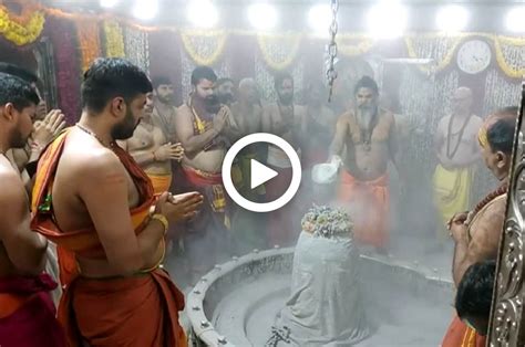 Watch video: Incredible Bhasma Aarti enchants devotees at Ujjain's ...