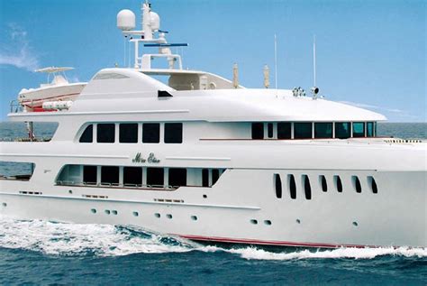 Yacht MUSTIQUE, Trinity | CHARTERWORLD Luxury Superyacht Charters