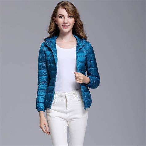 Millenniums Femme Manteau Doudoune à Capuche Légère Cintrée Courte Veste Compressible Blouson En