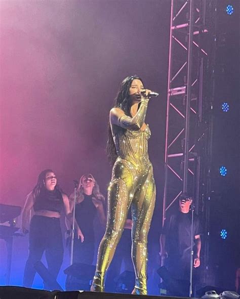 Pin by on ᴅᴜᴀ Dua Lipa Gold suit