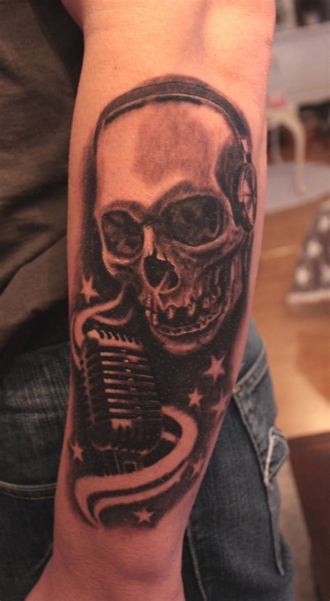 Skull And Old School Microphone By Leku420 On Deviantart