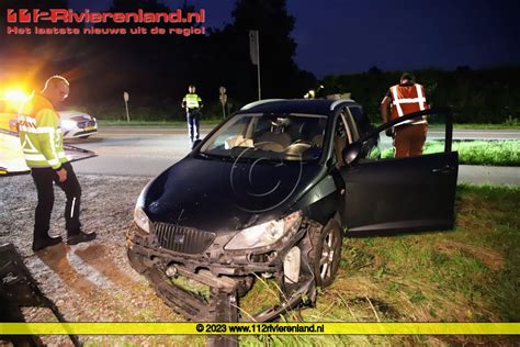 Rivierenland Kerk Avezaath Auto Belandt Op De Kop In Een Droge Sloot