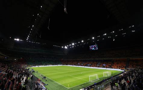 San Siro Sgarbi Non va assolutamente abbattuto ecco perchè