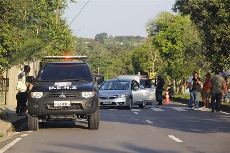 Homem Morre Baleado Dentro De Carro Ao Sair De Festa Em Manaus