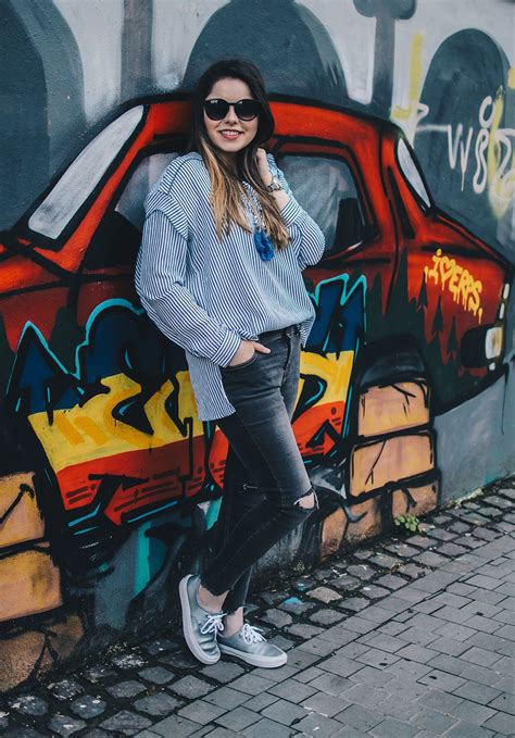 Street Art Anotherside Of Me Street Art Fashion Blogger Outfit