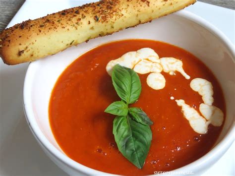 Geröstete Tomatensuppe | Tomaten suppe, Tomatensuppe, Tomatensuppe rezept