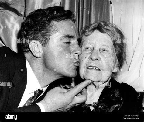 Actor Dana Andrews Kisses Margaret Murray Stock Photo Alamy