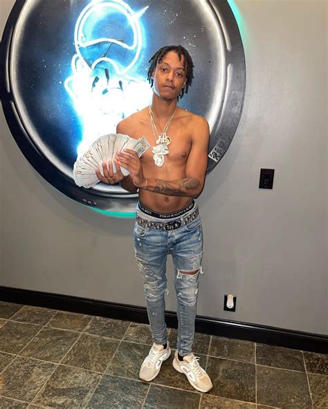 Skilla Baby Outfit from May 16, 2022 | WHAT’S ON THE STAR?